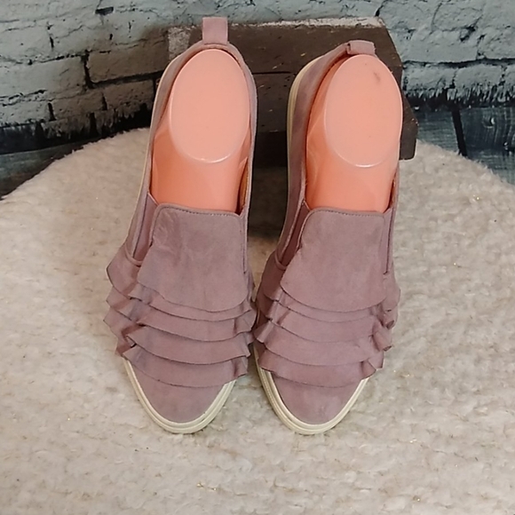 Crown Vintage Womens 7.5 Blush Ruffle Faux Suede Slip On Merie Flat Sneakers - Picture 7 of 15